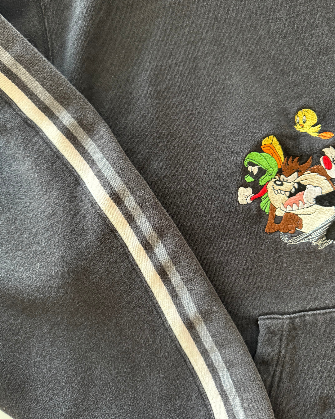 Medium- VTG looney toon hoodie