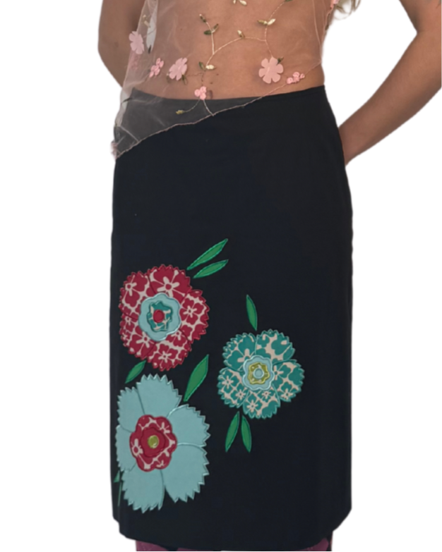 SIZE 6- VTG DESIGNER PATCH SKIRT