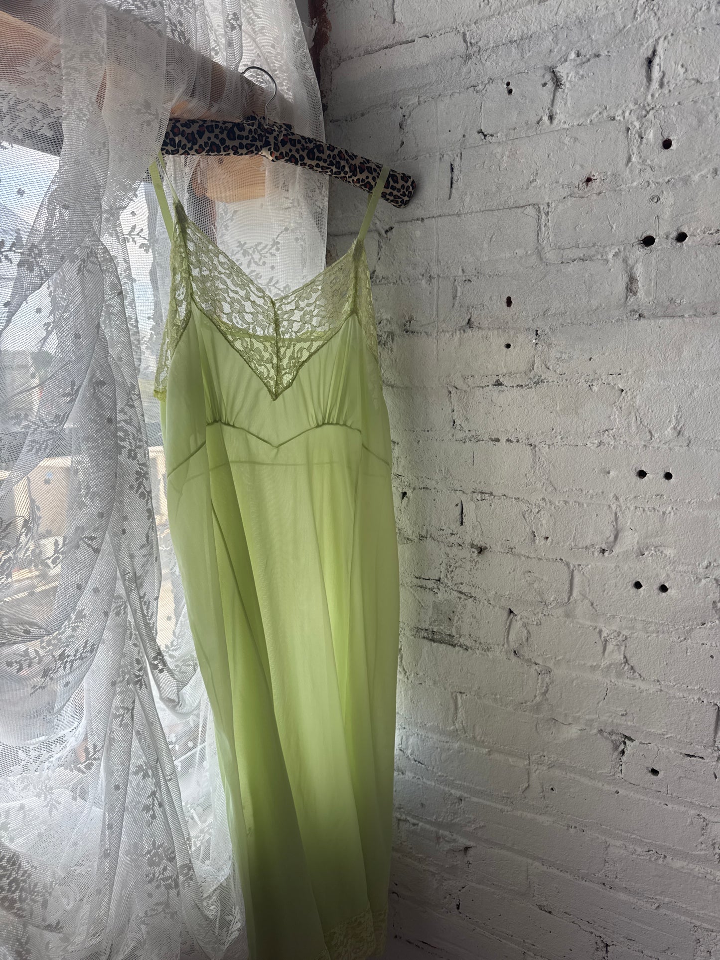 L/XL-PALE GREEN SLIP