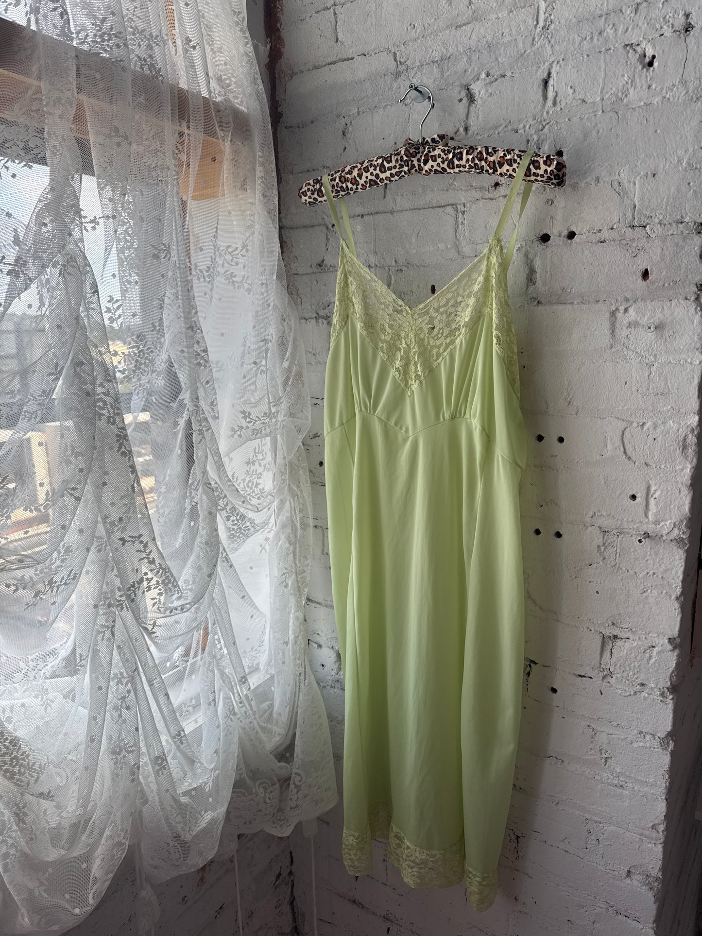 L/XL-PALE GREEN SLIP