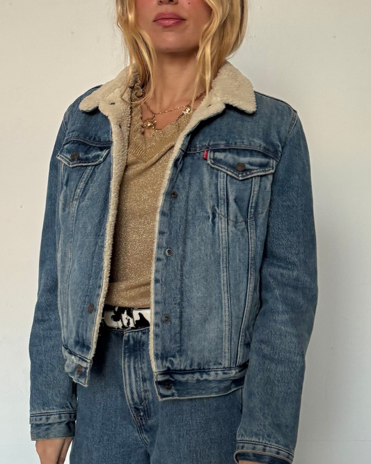 medium - Levi’s Sherpa trucker