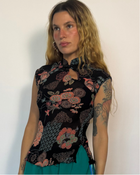 SMALL- KNOT BUTTON TOP